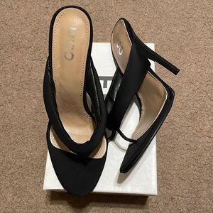 EGO thong sandals in black! Unworn…still in box!